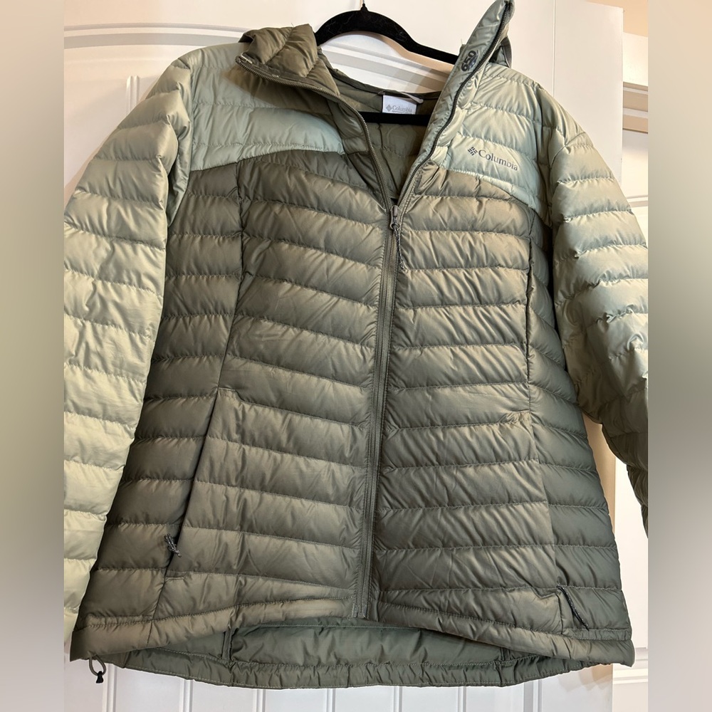 Columbia Women's 2 tone olive, Sage Green Puffer Jacket